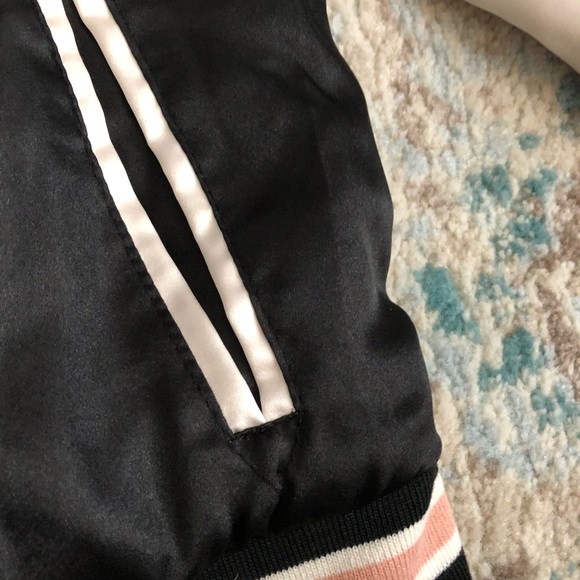 Adorable jacket. Never been worn - Picture 6 of 8